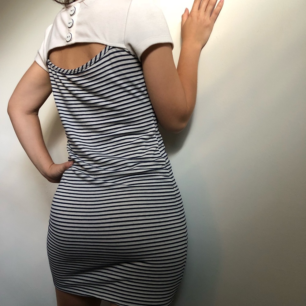 Body-con peekaboo back button dress